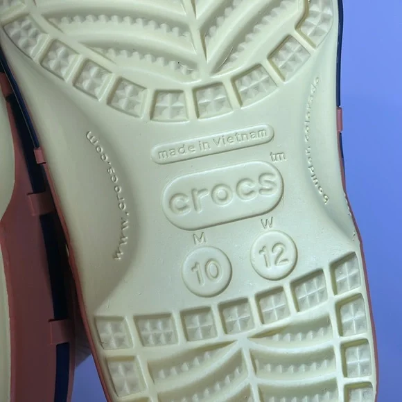 Crocs | SpongeBob Unisex Clogs M/10 W/12 - Picture 9 of 9